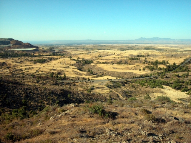 Figure 24: Atsas Valley from the south-southwest, with Skouriotissa mine and Morphou Bay (left), the area surveyed (centre), with stubble fields and gullies), and the western end of the Kyrenia Range (top right). Photograph: Michael Given. 