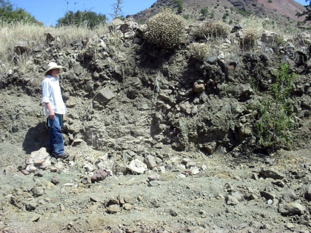 Figure 51: Plaster lining of well in cut section at Litharkies (TP191). Photograph: Charlotte Andersen. 