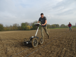 A citizen on a geophysical survey © ArchaeoPublica