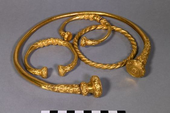 Colour photograph of the Waldalgesheim hoard